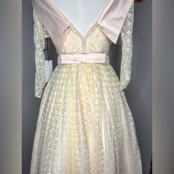 Unique vintage lace dress - Picture 3 of 3